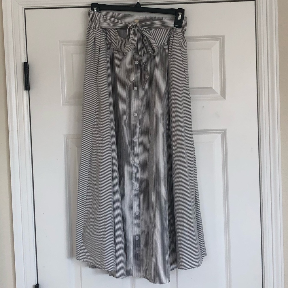 NWOT😍Midi pinstriped skirt